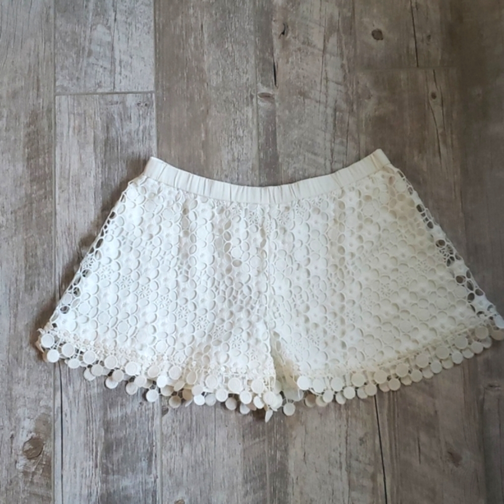 Alexis cream shorts size M